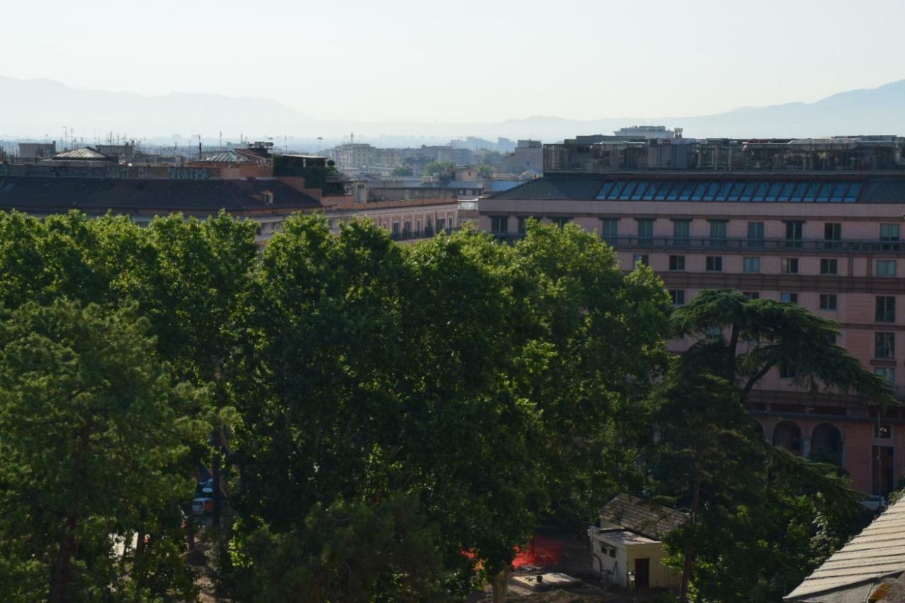 Elegant Attic With Terrace 1 Mt Subway. Nidoluisa Apartment Rom